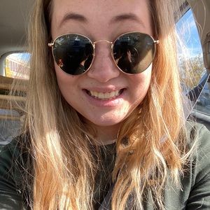 Meet your Posher, Maria